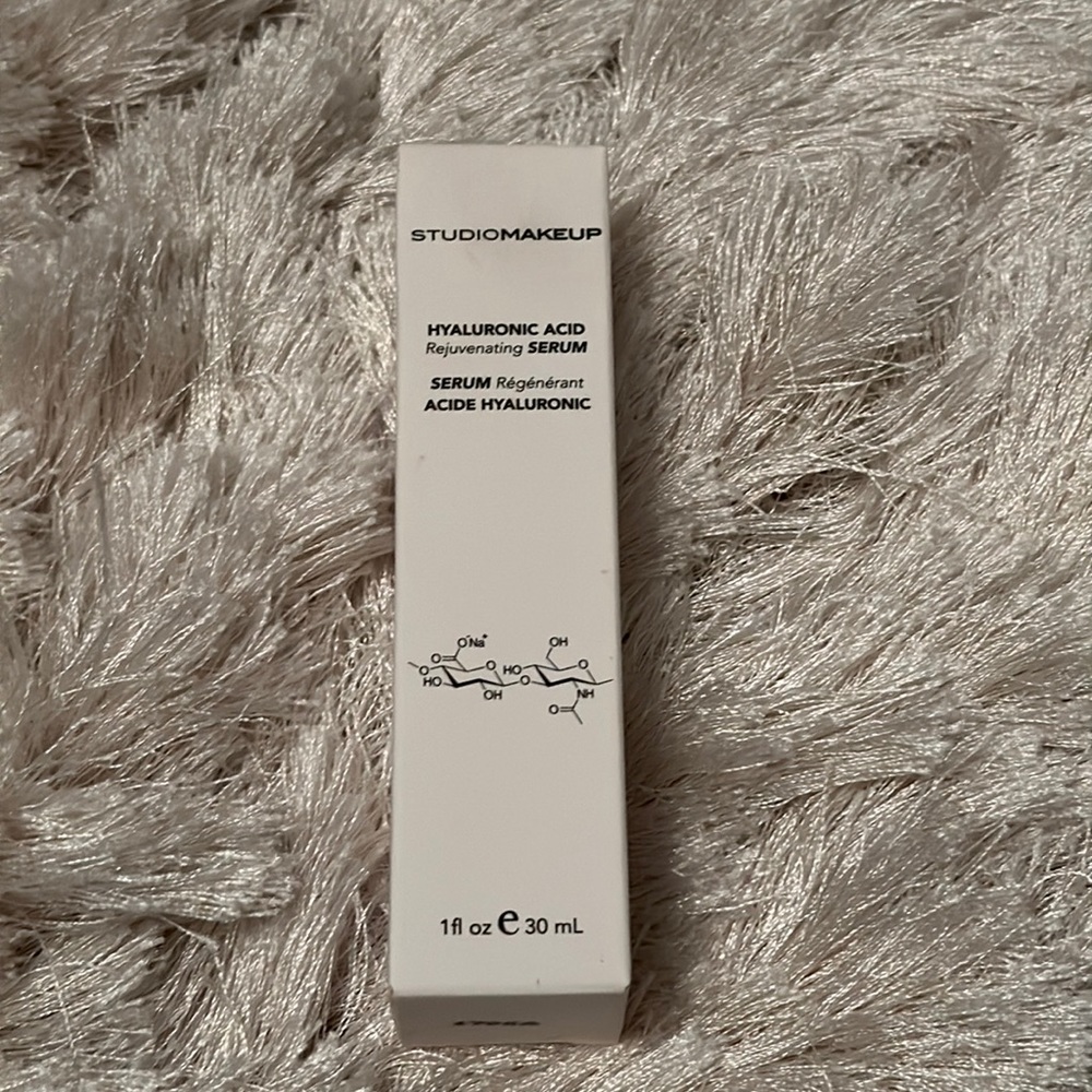 New in Box. Studio MakeUp Hyaluronic Acid Rejuvenating Serum. (1 fluid oz.)